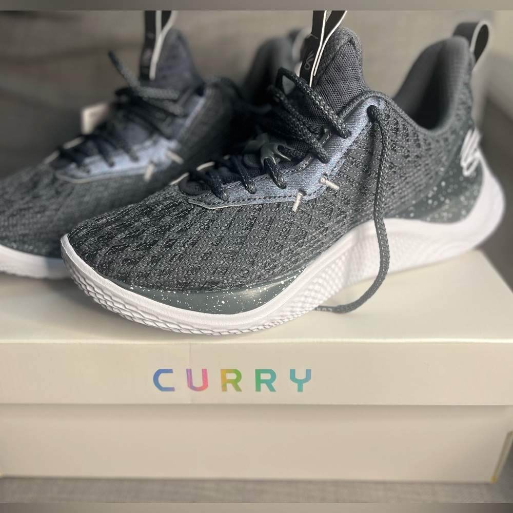 Curry Flow 10 - “Pitch Grey” BRAND NEW